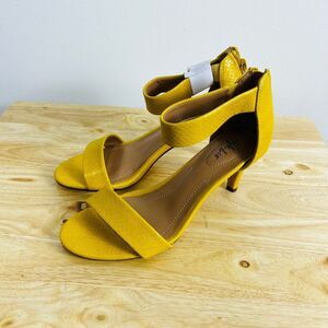 Style & Co Paycee Women's Yellow Snakeskin Ankle Strap Kitten Heel Sandals 6.5